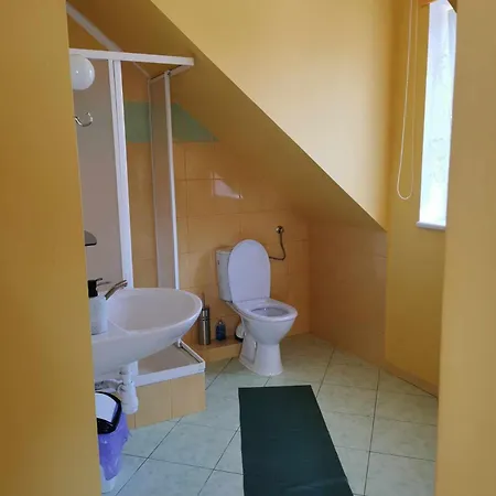 Wedzarnia Pod Lasem - Pokoje Konukevi 3*